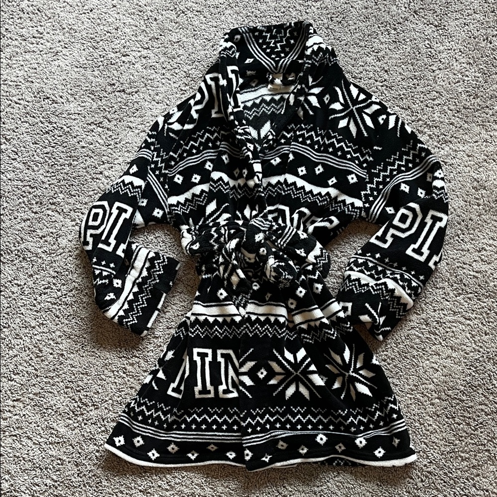 PINK Victoria's Secret Black and White Fleece Robe